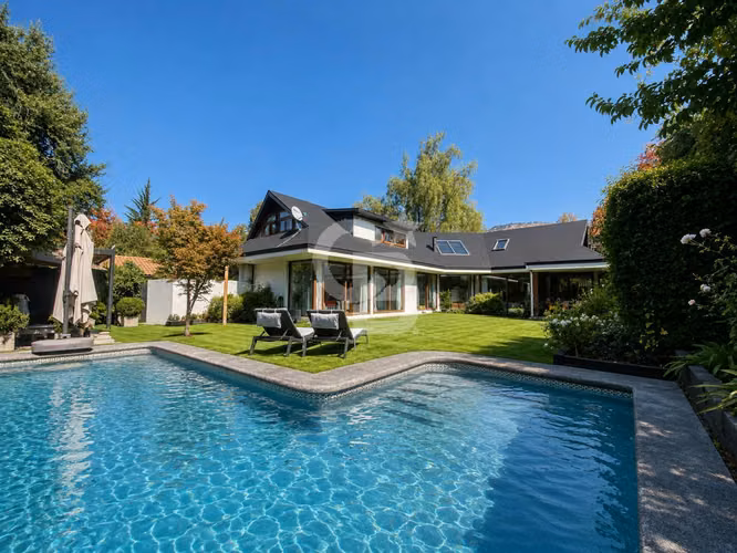 Gran Casa cercana a Paseo Los Trapenses