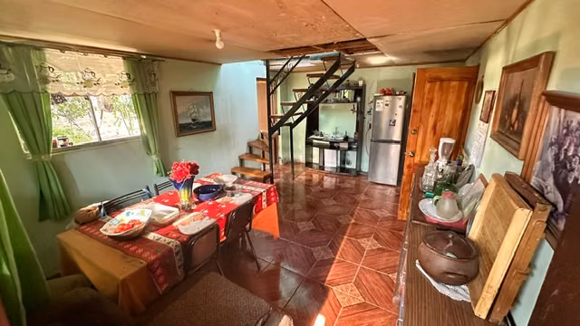 VENDE AMPLIA CASA, CURICO