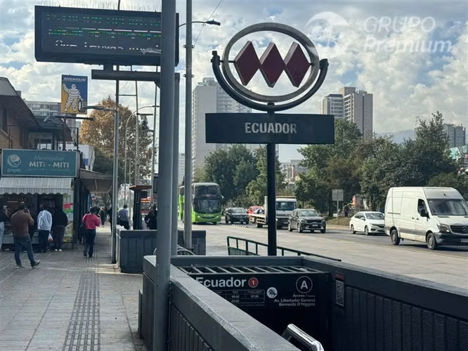 Departamento en venta de 1 dorm. a la puerta metro Ecuador