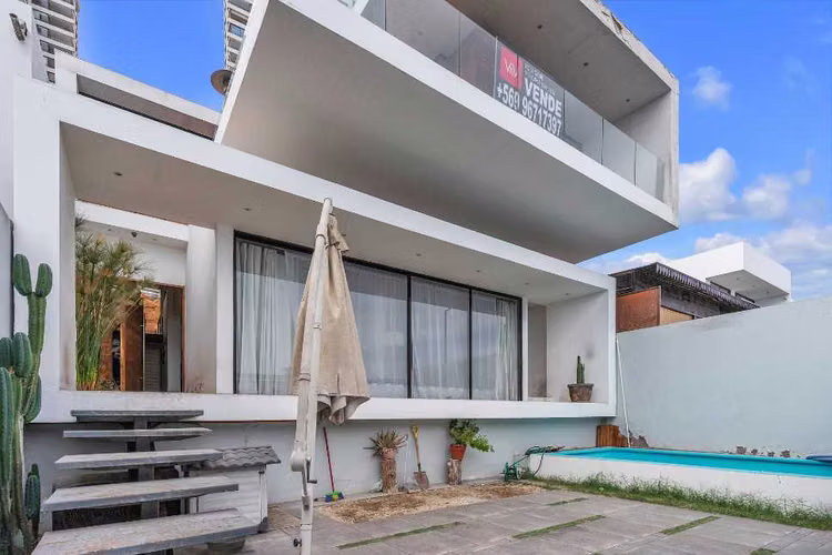 Amplia Vivienda con Excelente Conectividad (163500)