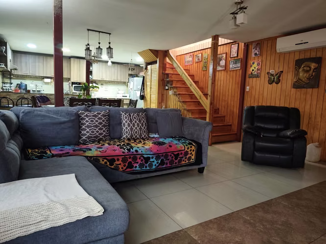 Amplia Casa Familiar en Lo Prado con Espacios para Crecer y Emprender