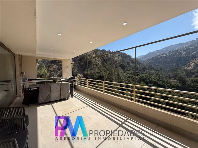 Casa en venta de 4 dorm. en Lo Barnechea