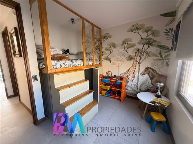 Casa en venta de 4 dorm. en Lo Barnechea