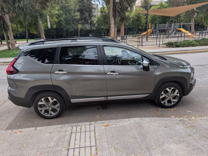 Xpander Cross 2024 - 7 pasajeros economico