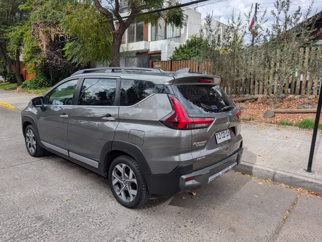 Xpander Cross 2024 - 7 pasajeros economico