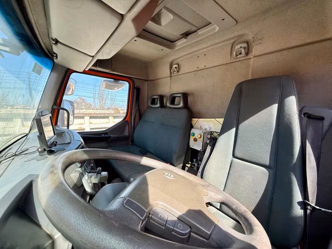 2022 Camión Volvo VM 330 Estanque Aljibe 20.000 – Estándar Minero – Mantenciones al día