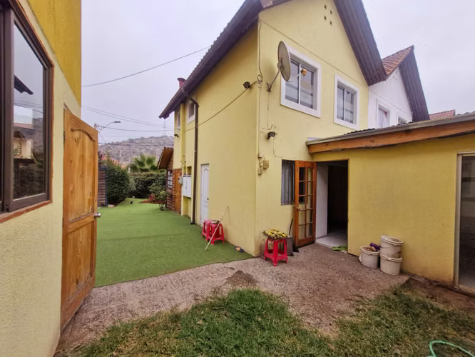 Amplia Propiedad En Microbarrio Sector Brisas Del Maipo