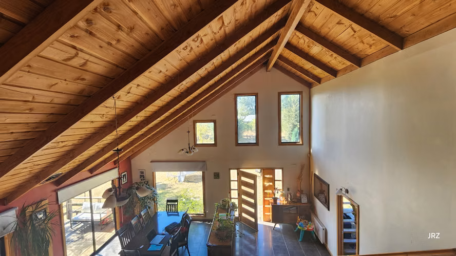 MODERNA CASA CON GRAN QUINCHO TERRENO DE 6800M2
