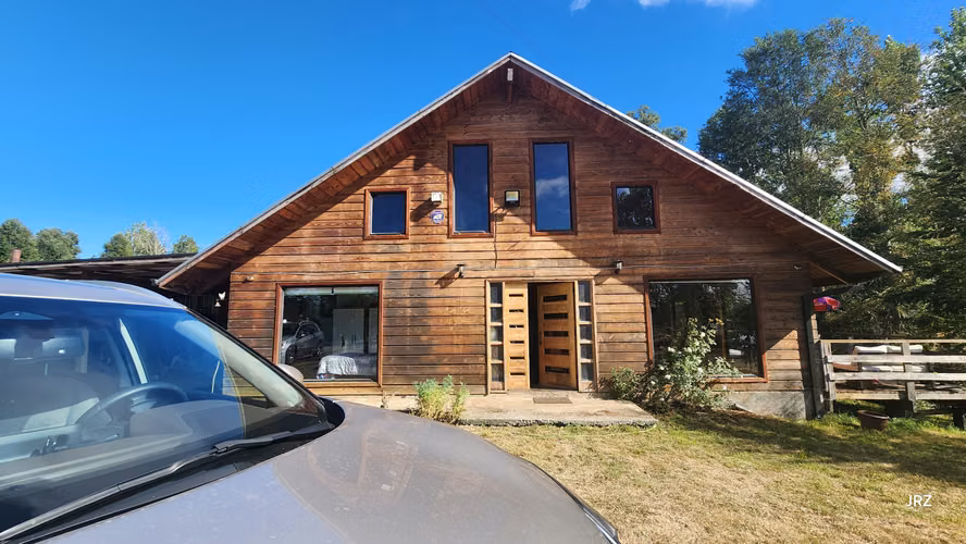 MODERNA CASA CON GRAN QUINCHO TERRENO DE 6800M2