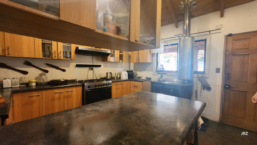 MODERNA CASA CON GRAN QUINCHO TERRENO DE 6800M2