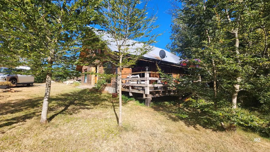 MODERNA CASA CON GRAN QUINCHO TERRENO DE 6800M2