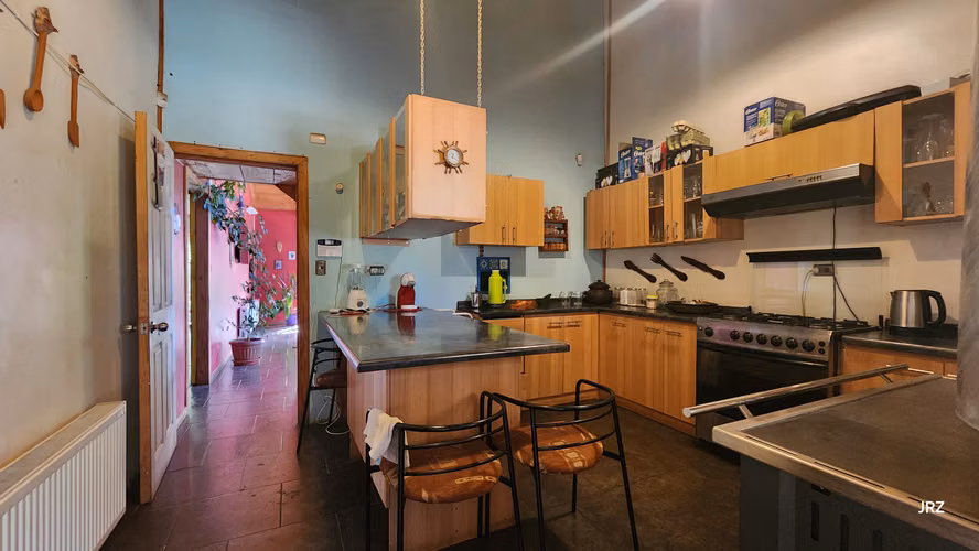 MODERNA CASA CON GRAN QUINCHO TERRENO DE 6800M2