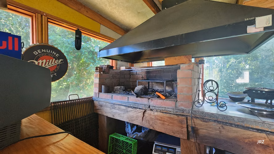 MODERNA CASA CON GRAN QUINCHO TERRENO DE 6800M2