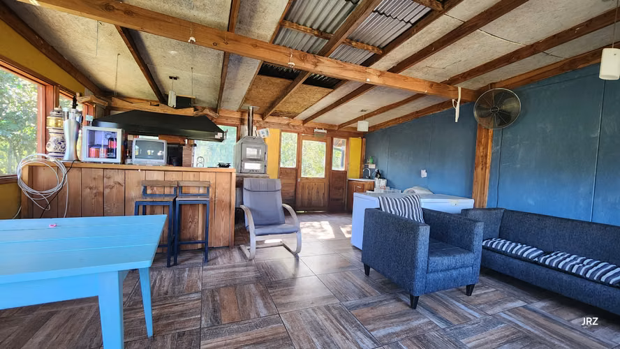 MODERNA CASA CON GRAN QUINCHO TERRENO DE 6800M2