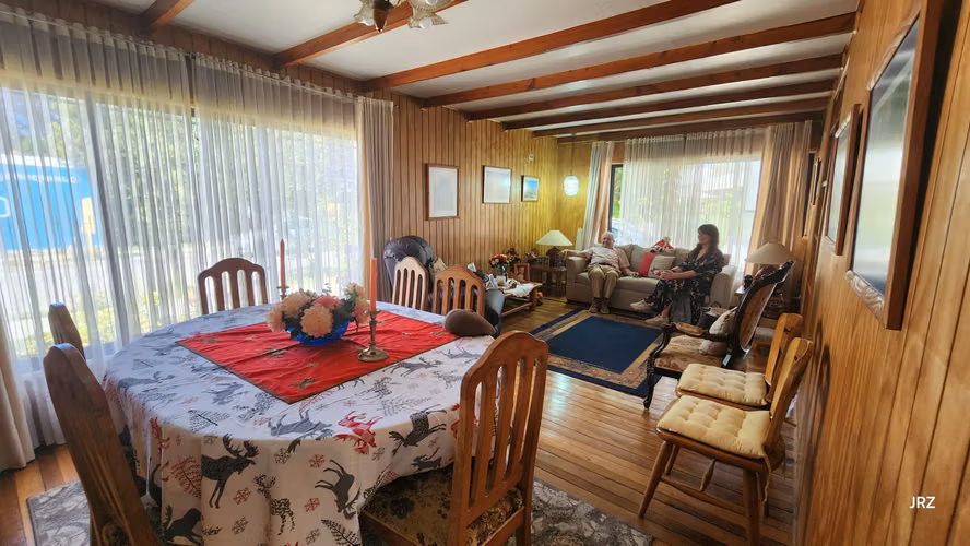 CASA EXCELENTE ESTADO Y UBICACION  CERCANA COSTANERA VALDIVIA