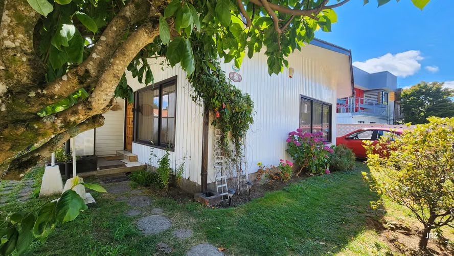 CASA EXCELENTE ESTADO Y UBICACION  CERCANA COSTANERA VALDIVIA