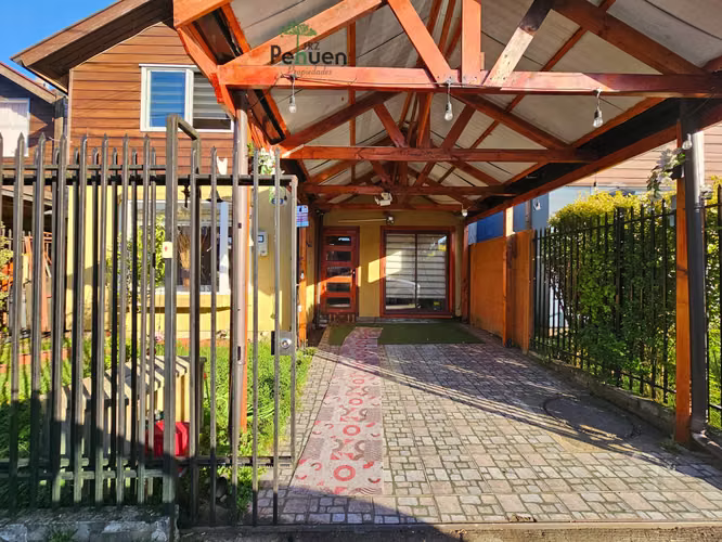 CASA 3D2B CON QUINCHO Y AIRE ACONDICIONADO BARRIO SANTA ELENA