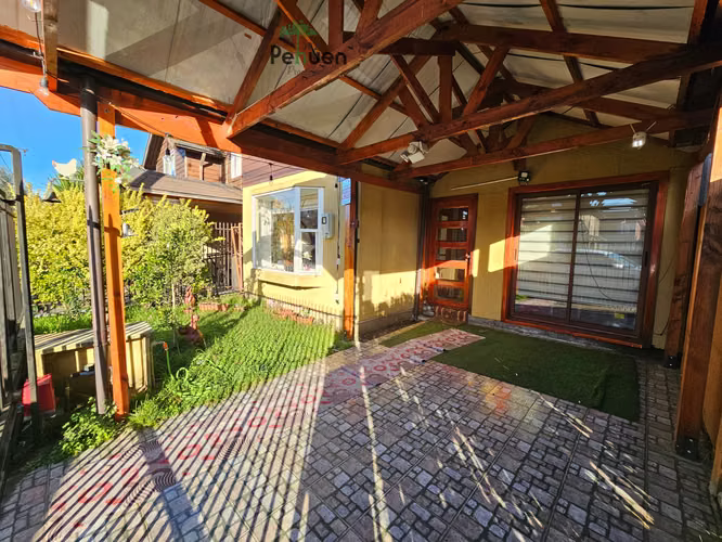 CASA 3D2B CON QUINCHO Y AIRE ACONDICIONADO BARRIO SANTA ELENA