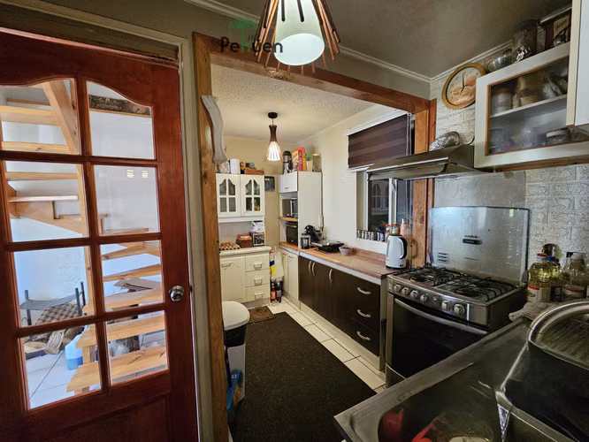 CASA 3D2B CON QUINCHO Y AIRE ACONDICIONADO BARRIO SANTA ELENA