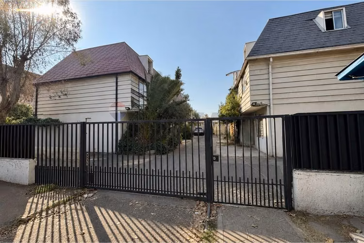 Casa en condominio macul