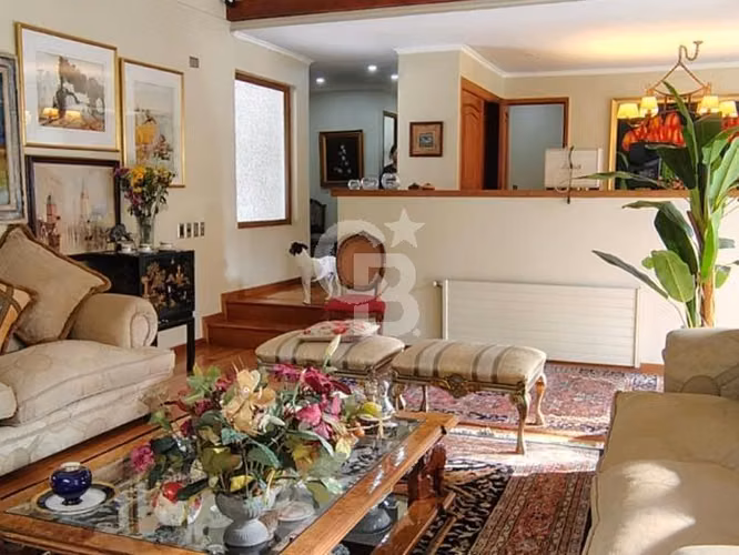 Estupenda casa a pasos de Santiago College