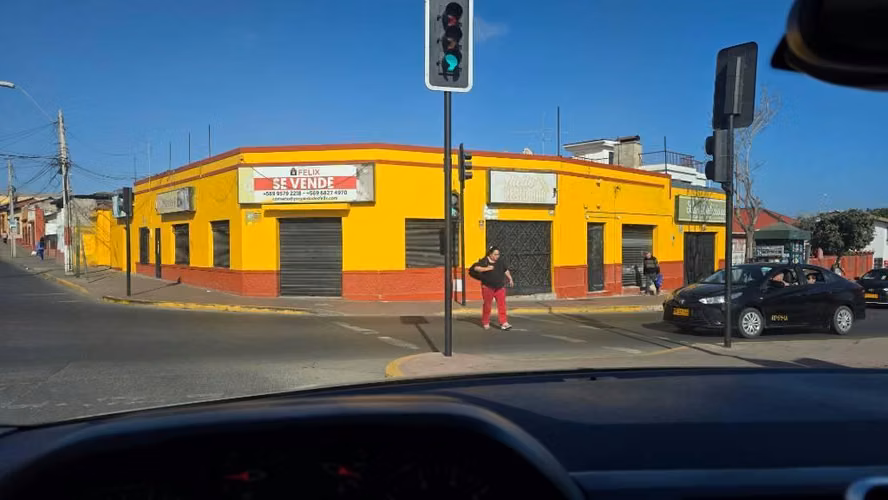 Propiedad con 4 locales comerciales
