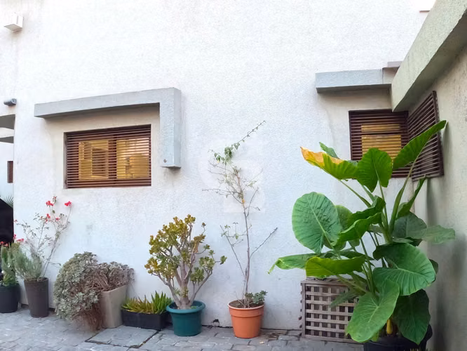 Excelente Casa de Tres Pisos con 7D Y 6B en Las Condes
