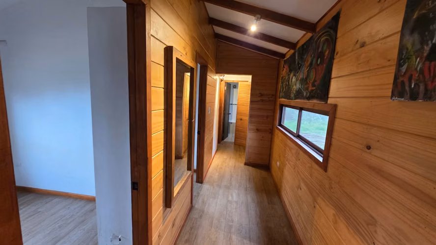 Se vende hermosa parcela de 5.200 m2 con casa de 139 m2 en sector Pichihuape