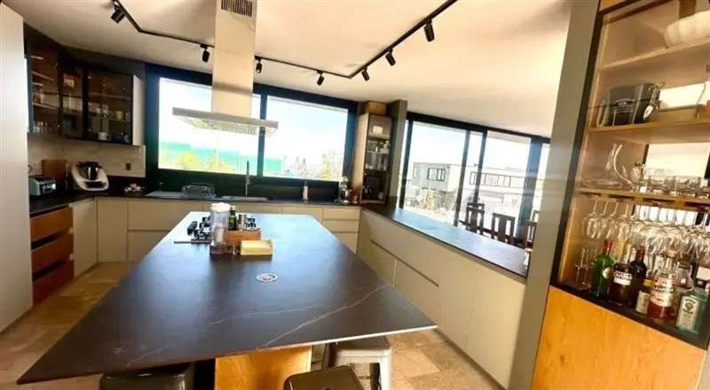 Moderna 5 d en condominio cerca colegio SCollege, Huinganal