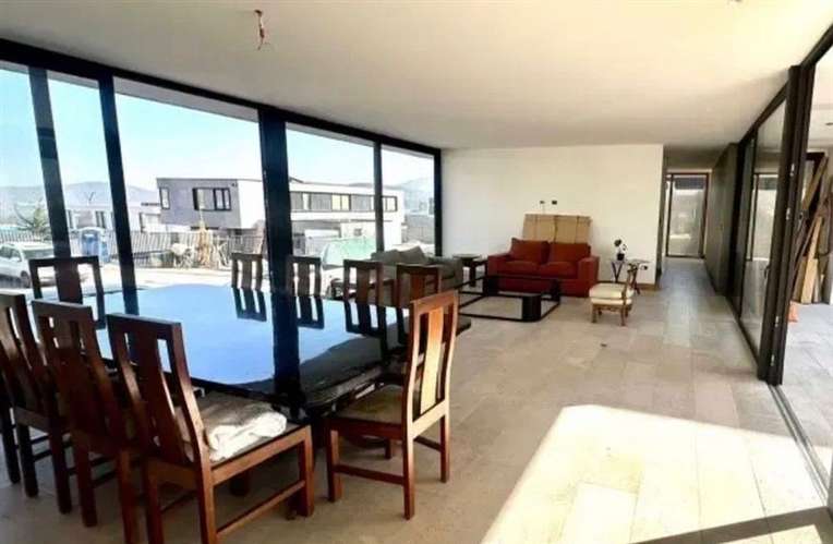 Moderna 5 d en condominio cerca colegio SCollege, Huinganal