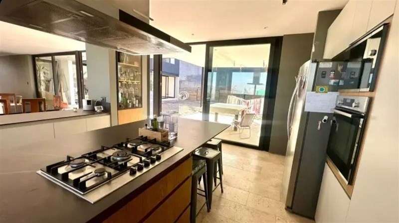Moderna 5 d en condominio cerca colegio SCollege, Huinganal