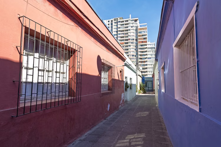 Casa para remodelar en Sta Isabel con Raulí