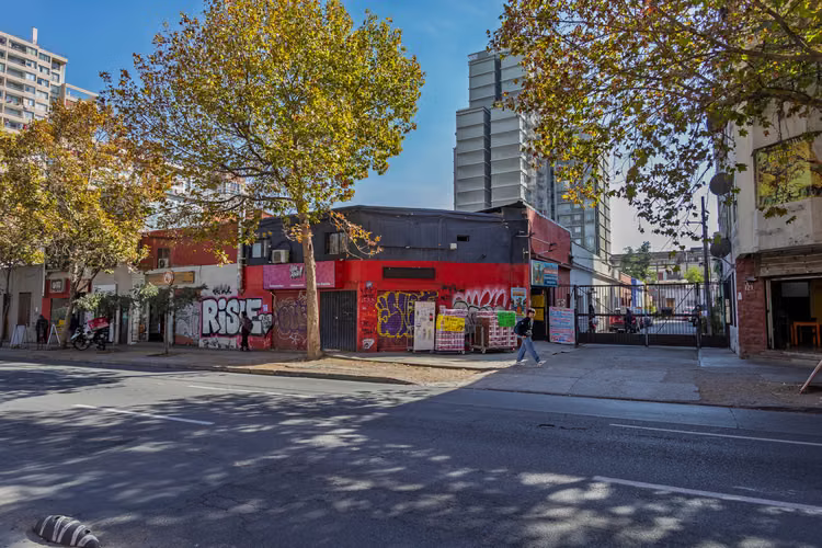 Casa para remodelar a 3 cuadras Metro Sta. Isabel