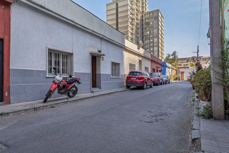 Casa para remodelar en Sta Isabel con Portugal