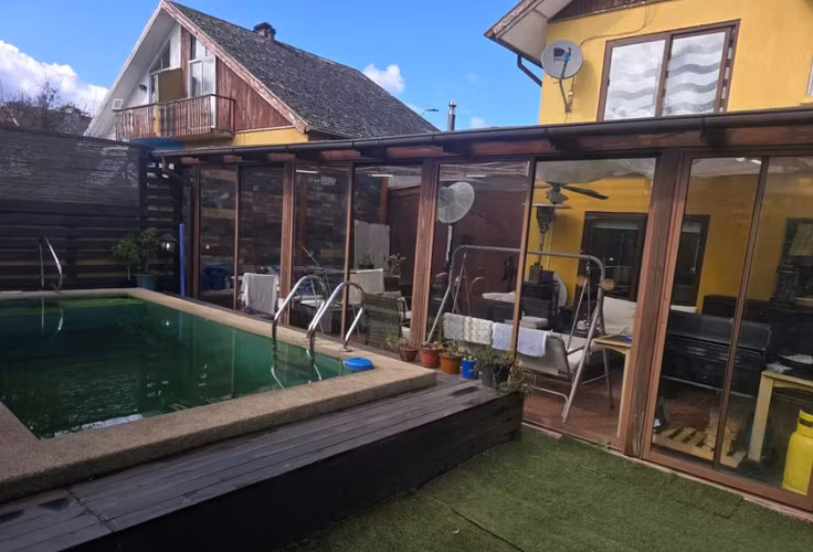 SE VENDE AMPLIA CASA CON PISCINA EN LOMAS SAN ANDRES, CONCEPCIÓN