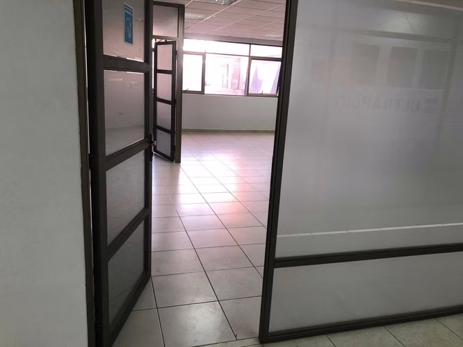 Espaciosa Oficina Ideal para Inversión (163757)
