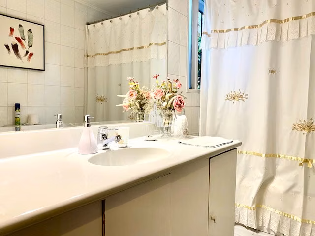 CASA DE UN PISO EN SECTOR RESIDENCIAL DE VITACURA - Imagen 11