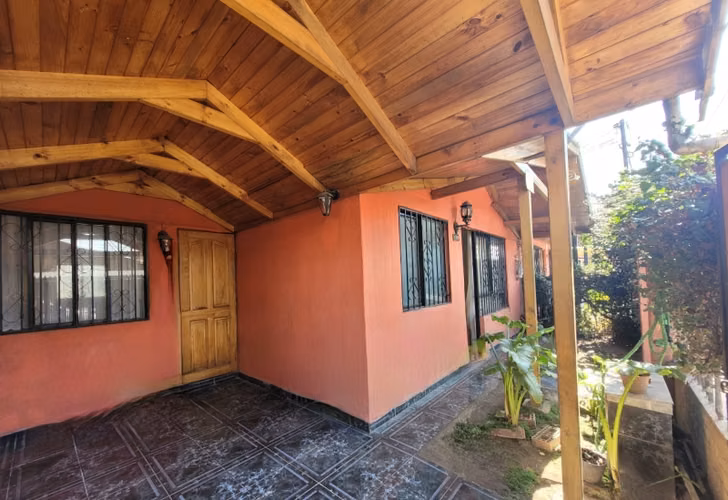 CASA-AMPLIO PATIO -  - 3  DORM+2 BAÑOS+  1ESTAC