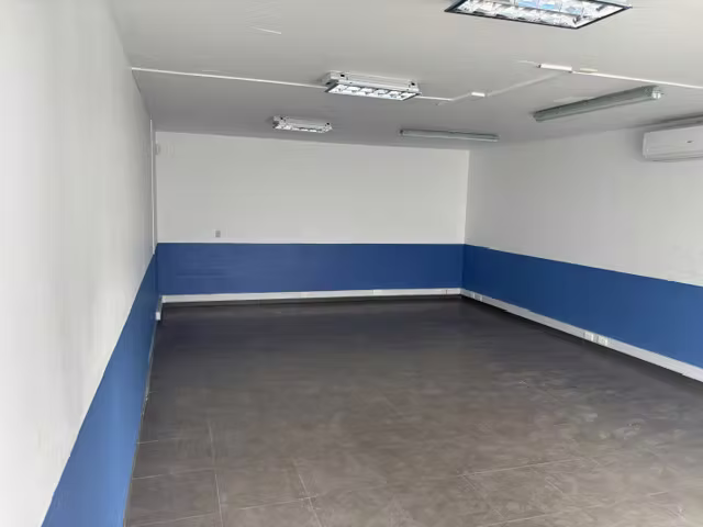 Se Arrienda Amplio Local Comercial Av. Argentina