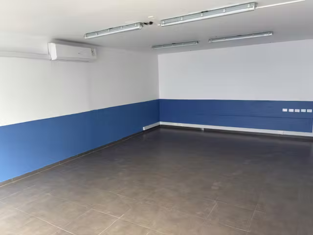 Se Arrienda Amplio Local Comercial Av. Argentina