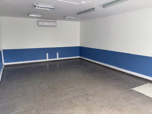 Se Arrienda Amplio Local Comercial Av. Argentina