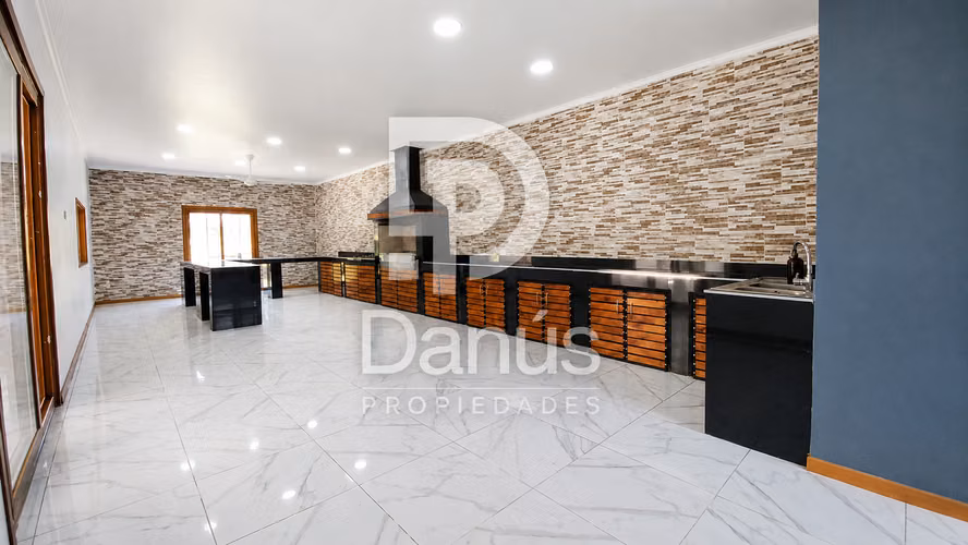 VENTA Casa en Parcela | 269 m2 + 200 m2 / 5.000 m2 | Batuco | 4D / 3B
