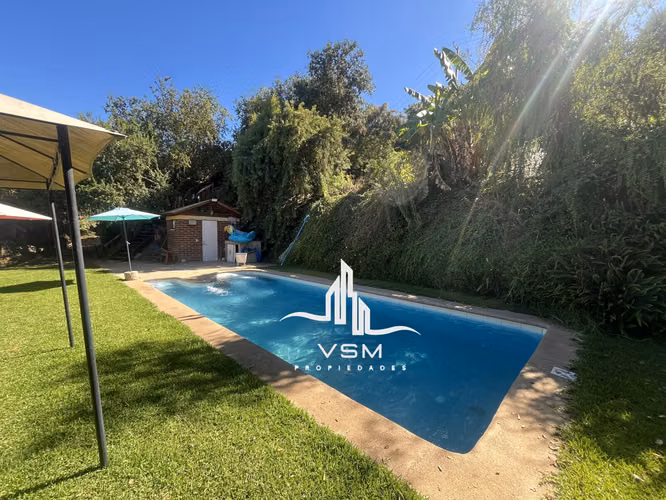 Oportunidad se Vende parcela, con gran quincho, piscina y paltos en produccion