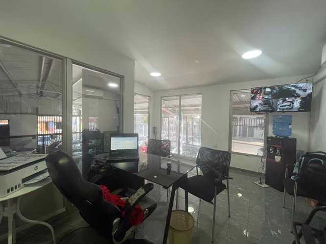 Local Comercial con Vitrina y Bodega (163835)