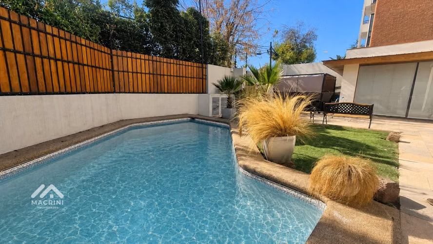 Casa completamente remodelada - quincho y piscina - Imagen 19