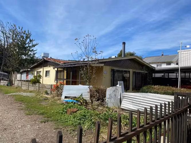 TERRENO EXCELENTE UBICACION Y ACCESOS INCLUYE 2 CASAS