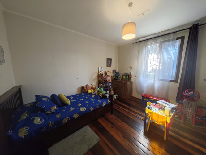 CASA EN VENTA DE 5 DORMITORIOS EN QUINTA NORMAL