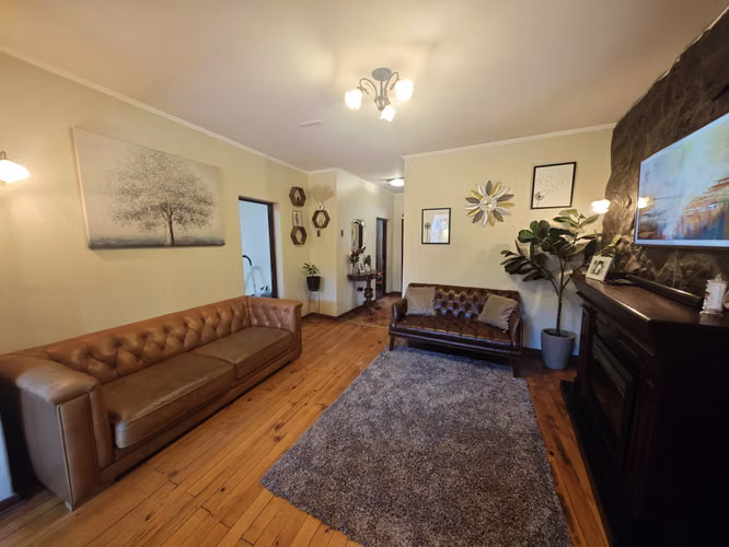 CASA EN VENTA DE 5 DORMITORIOS EN QUINTA NORMAL