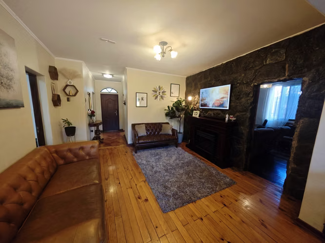 CASA EN VENTA DE 5 DORMITORIOS EN QUINTA NORMAL