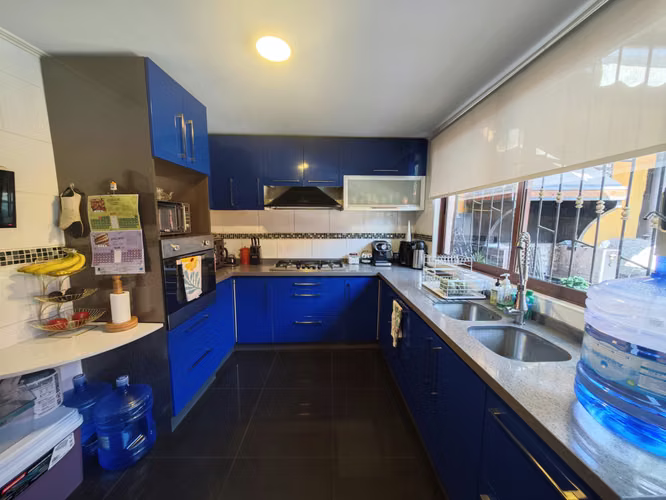 CASA EN VENTA DE 5 DORMITORIOS EN QUINTA NORMAL